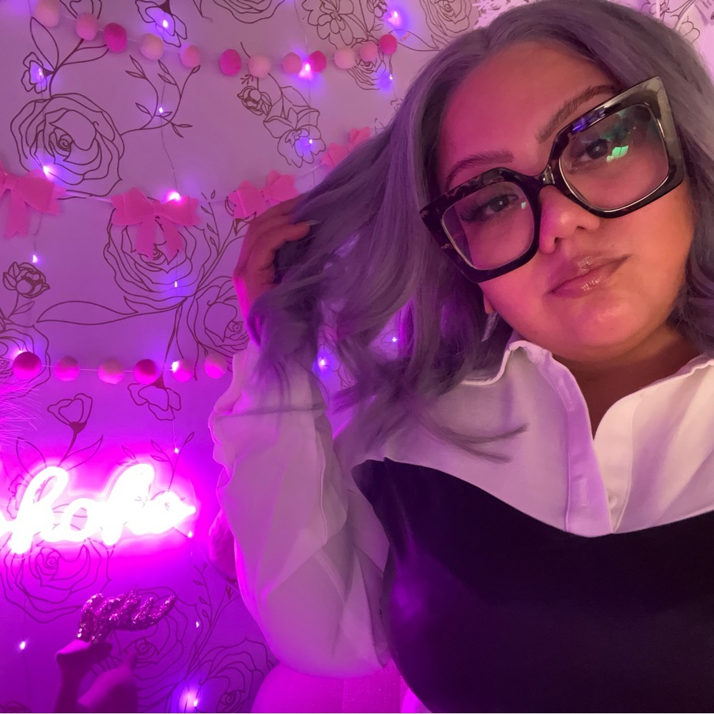 Meet your Posher, Danielle